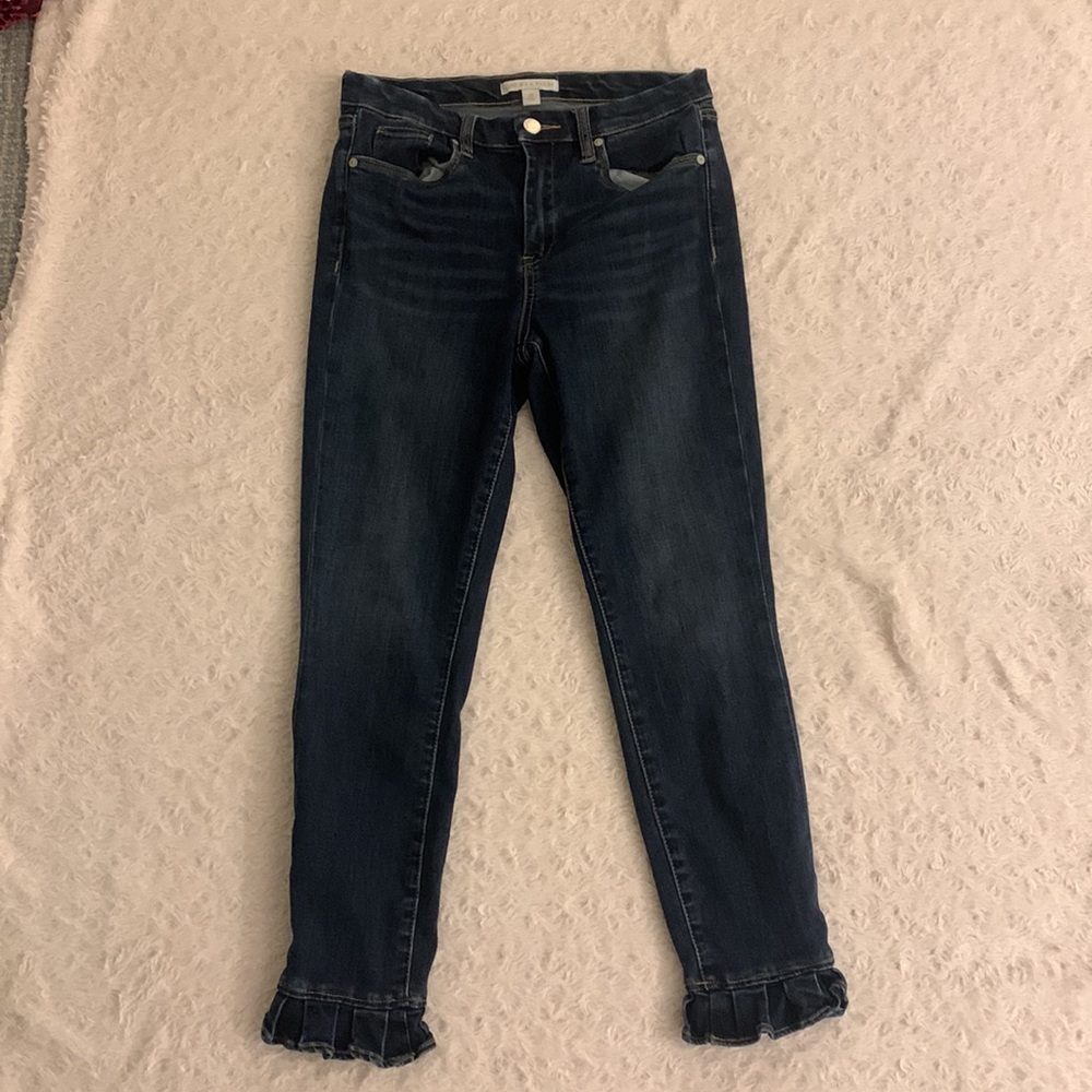 Super cute ruffle-cuffed jeans!